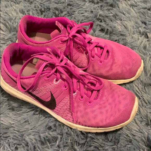 Nike gym shoes - Picture 1 of 5